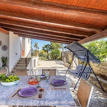וילה Villa Macauda