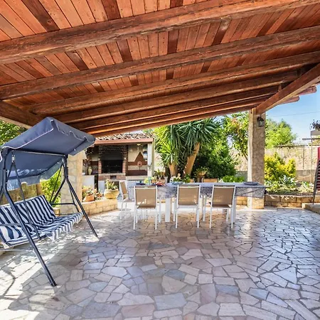 וילה Villa Macauda נוטו